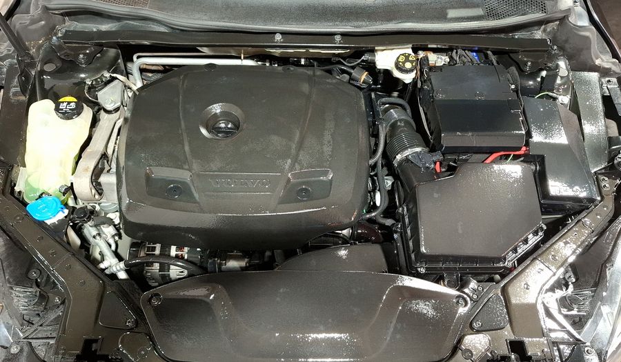 Volvo V40 2.0 MOMENTUM T4 AT AWD Hatchback 2018
