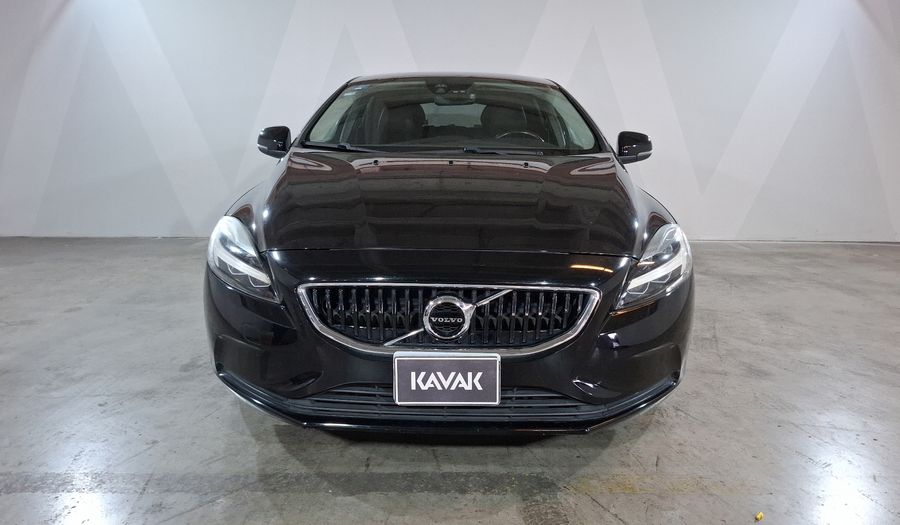 Volvo V40 2.0 MOMENTUM T4 AT AWD Hatchback 2018