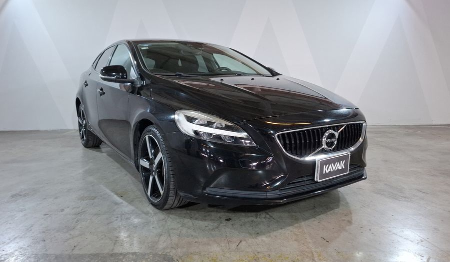 Volvo V40 2.0 MOMENTUM T4 AT AWD Hatchback 2018