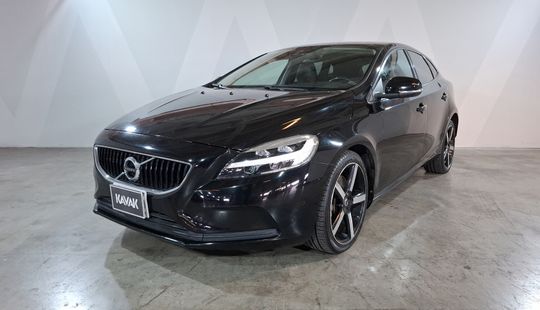 Volvo • V40