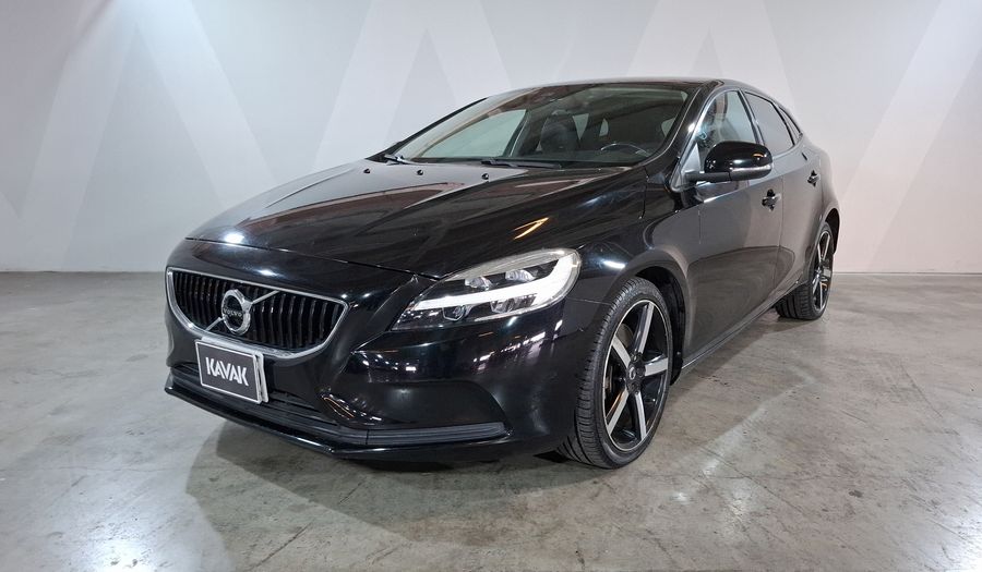 Volvo V40 2.0 MOMENTUM T4 AT AWD Hatchback 2018