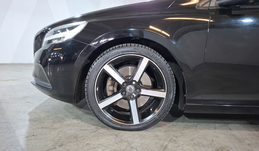 Volvo V40 2.0 MOMENTUM T4 AT AWD Hatchback 2018