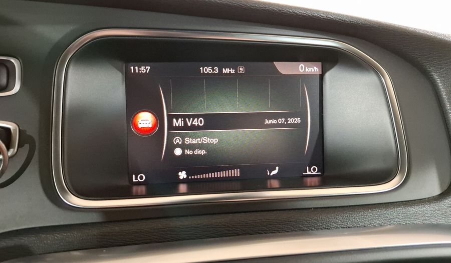 Volvo V40 2.0 MOMENTUM T4 AT AWD Hatchback 2018
