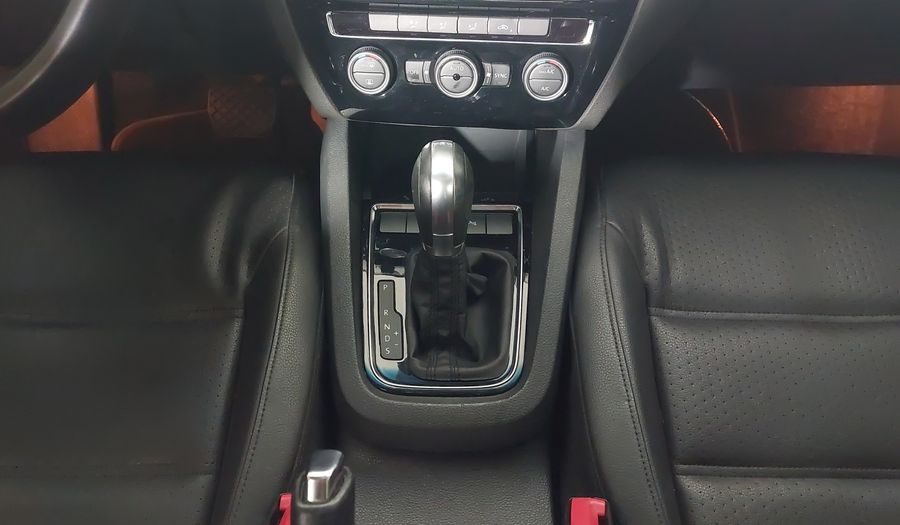 Volkswagen Jetta TSI HIGHLINE Sedan 2015