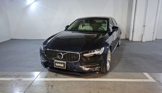 Volvo • S90