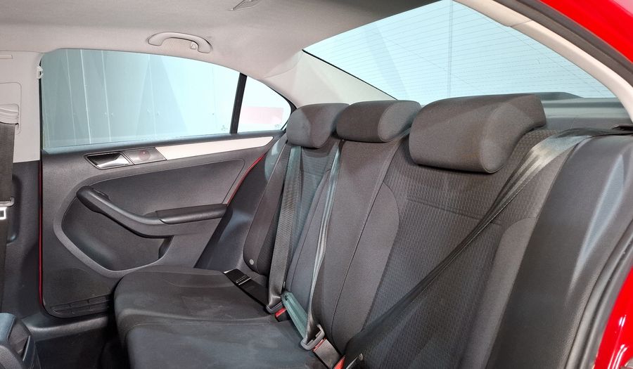 Volkswagen Jetta 2.5 COMFORTLINE TIP. BOLSAS AIRE DEL. Sedan 2018