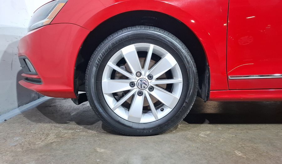 Volkswagen Jetta 2.5 COMFORTLINE TIP. BOLSAS AIRE DEL. Sedan 2018