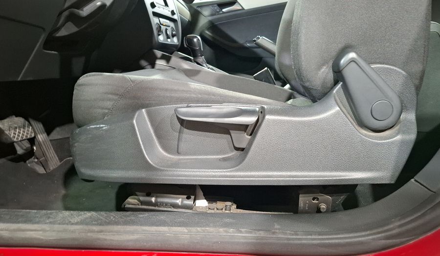 Volkswagen Jetta 2.5 COMFORTLINE TIP. BOLSAS AIRE DEL. Sedan 2018