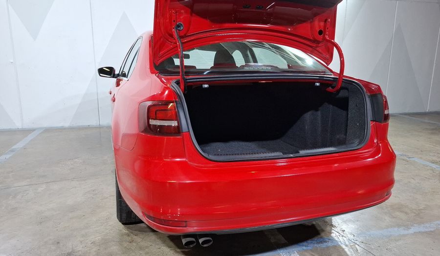 Volkswagen Jetta 2.5 COMFORTLINE TIP. BOLSAS AIRE DEL. Sedan 2018
