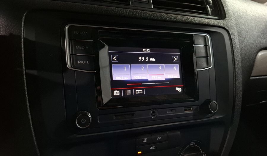 Volkswagen Jetta 2.5 COMFORTLINE TIP. BOLSAS AIRE DEL. Sedan 2018