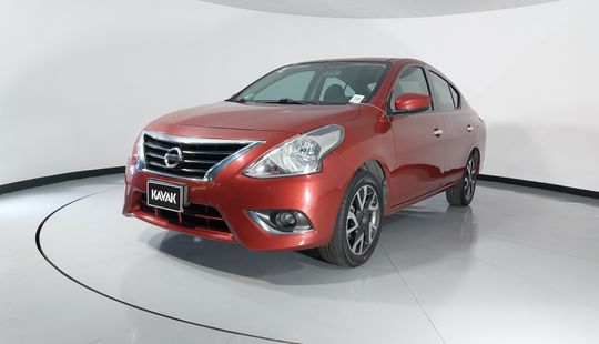 Nissan • Versa
