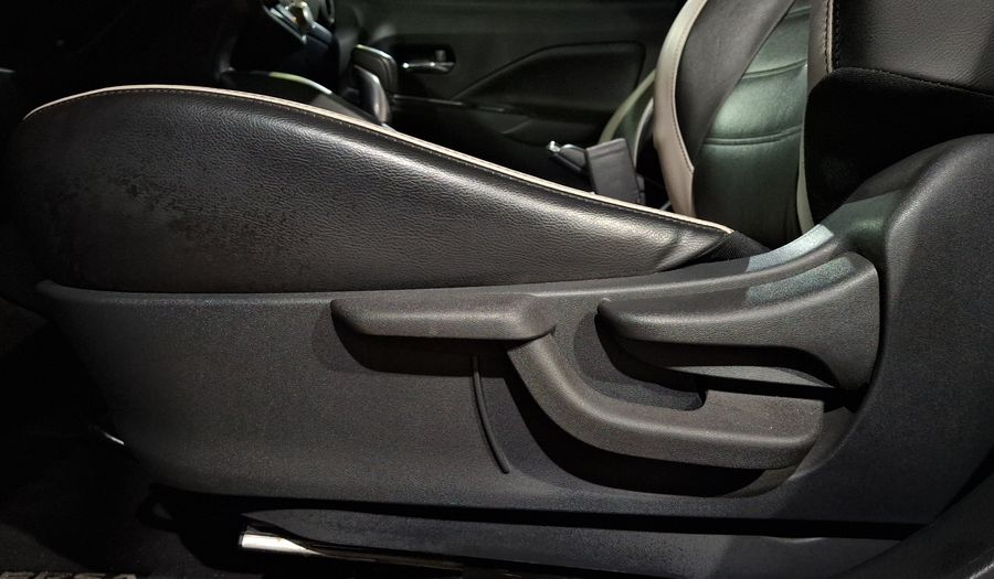 Nissan Versa 1.6 EXCLUSIVE CVT Sedan 2020