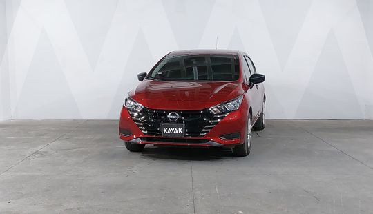 Nissan • Versa