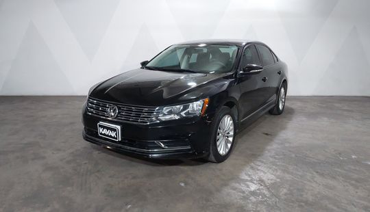 Volkswagen • Passat