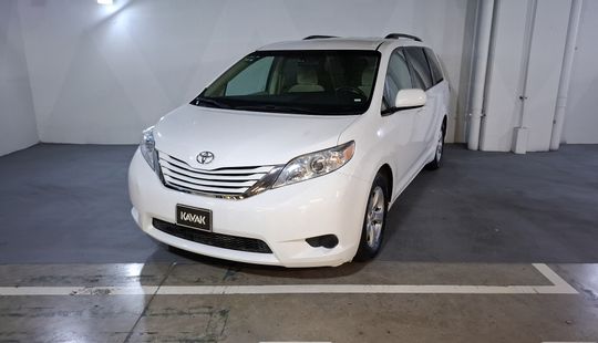 Toyota • Sienna