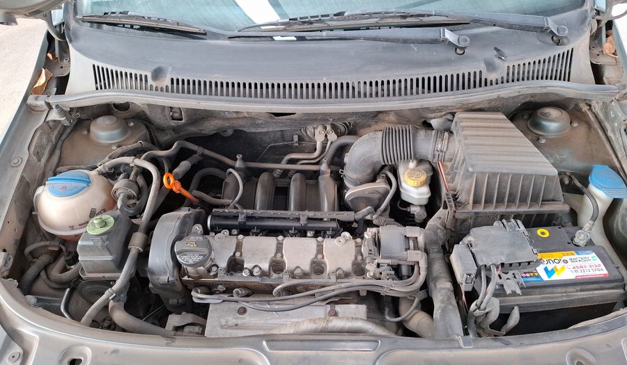 Volkswagen Fox 1.6 COMFORTLINE Hatchback 2012