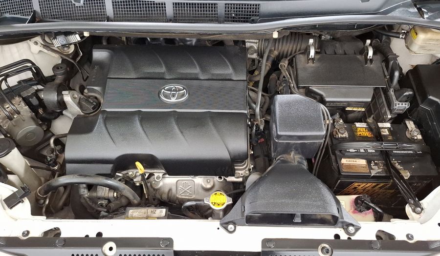 Toyota Sienna 3.5 XLE AT Minivan 2015