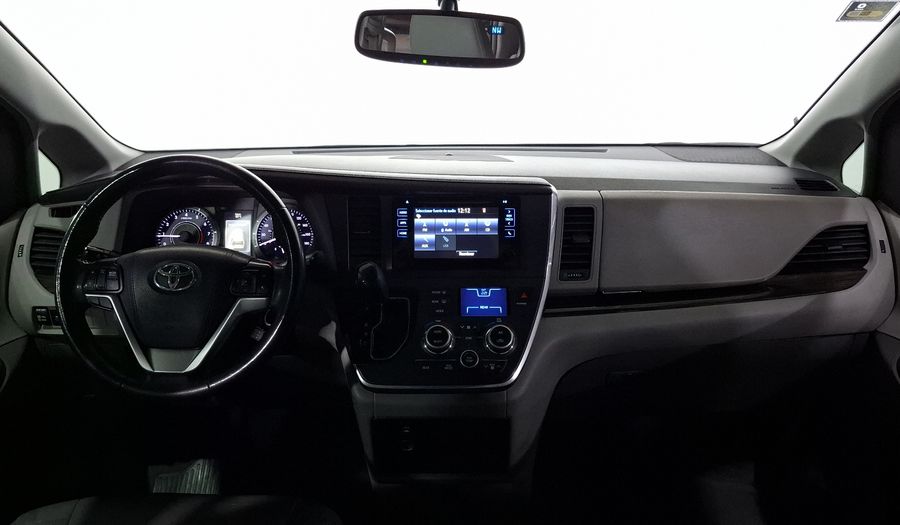 Toyota Sienna 3.5 XLE AT Minivan 2015