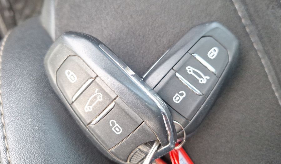 Peugeot 308 1.5 BLUEHDI AUTO 130 HP FELINE Hatchback 2019