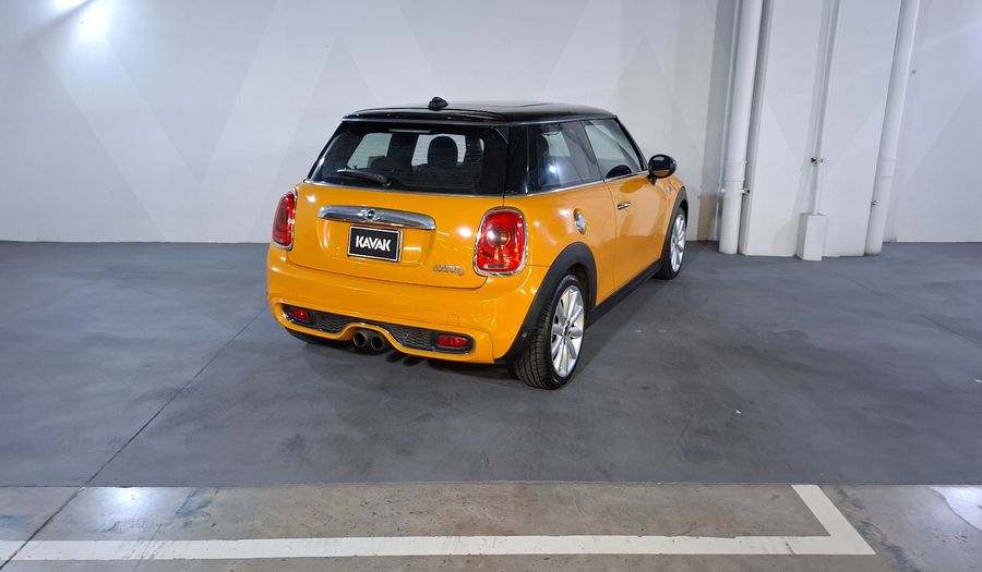 Mini Cooper S 2.0 COOPER HOT CHILI AT Hatchback 2016
