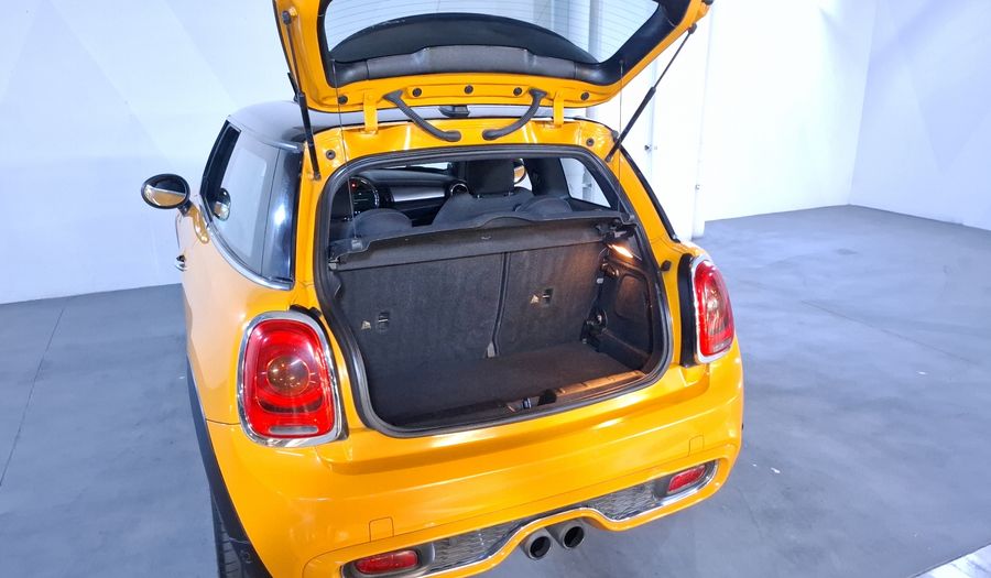 Mini Cooper S 2.0 COOPER HOT CHILI AT Hatchback 2016