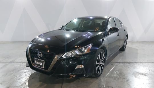 Nissan • Altima