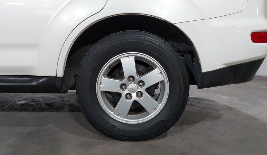 Mitsubishi Outlander 2.4 LS AT Suv 2013