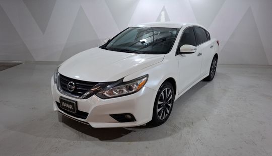 Nissan • Altima