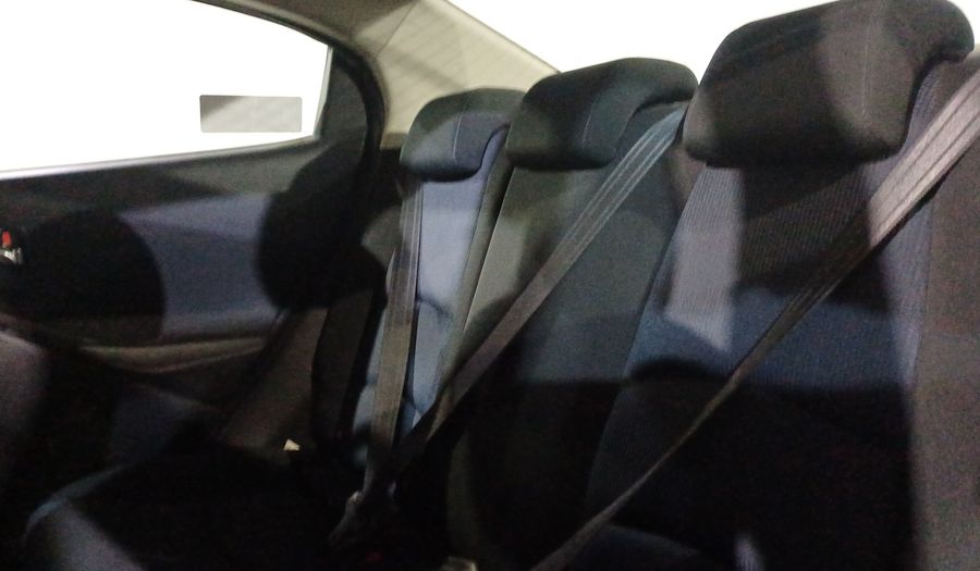 Toyota Yaris 1.5 R XLE AT Sedan 2016