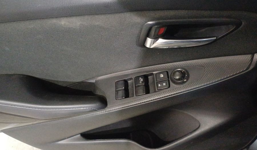 Toyota Yaris 1.5 R XLE AT Sedan 2016