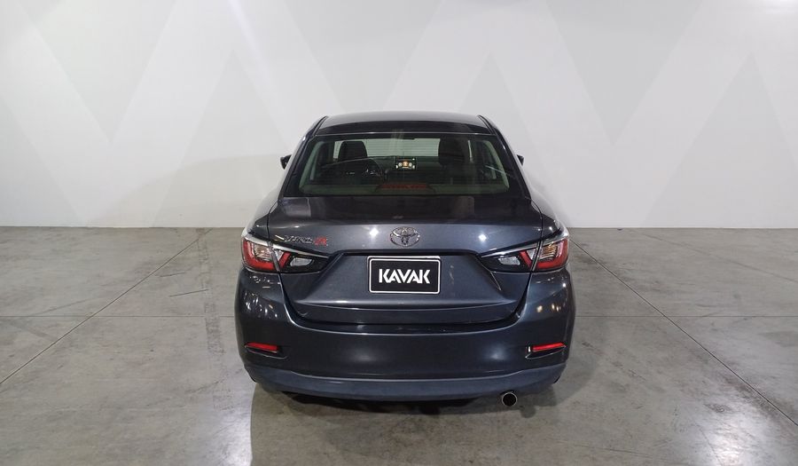 Toyota Yaris 1.5 R XLE AT Sedan 2016