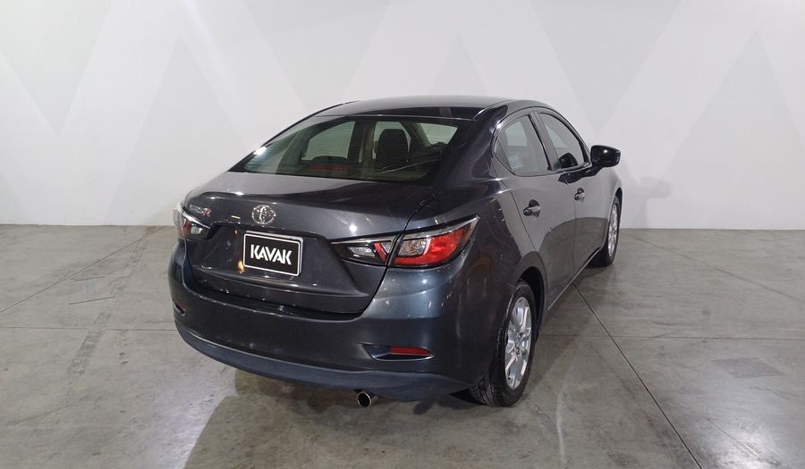 Toyota Yaris 1.5 R XLE AT Sedan 2016