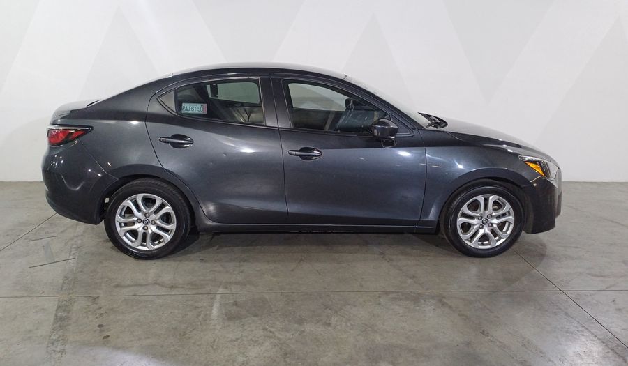 Toyota Yaris 1.5 R XLE AT Sedan 2016