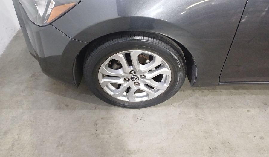 Toyota Yaris 1.5 R XLE AT Sedan 2016