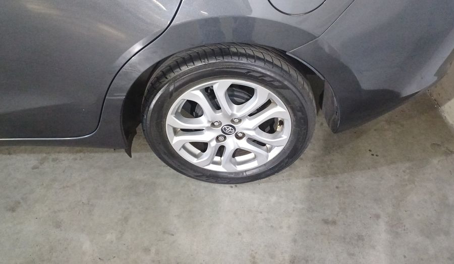 Toyota Yaris 1.5 R XLE AT Sedan 2016