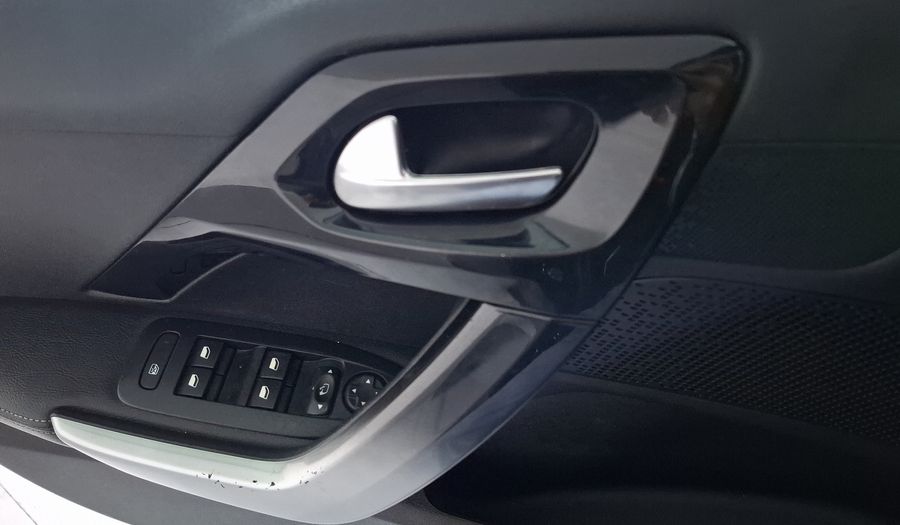 Peugeot 208 1.6 FELINE AT Hatchback 2015