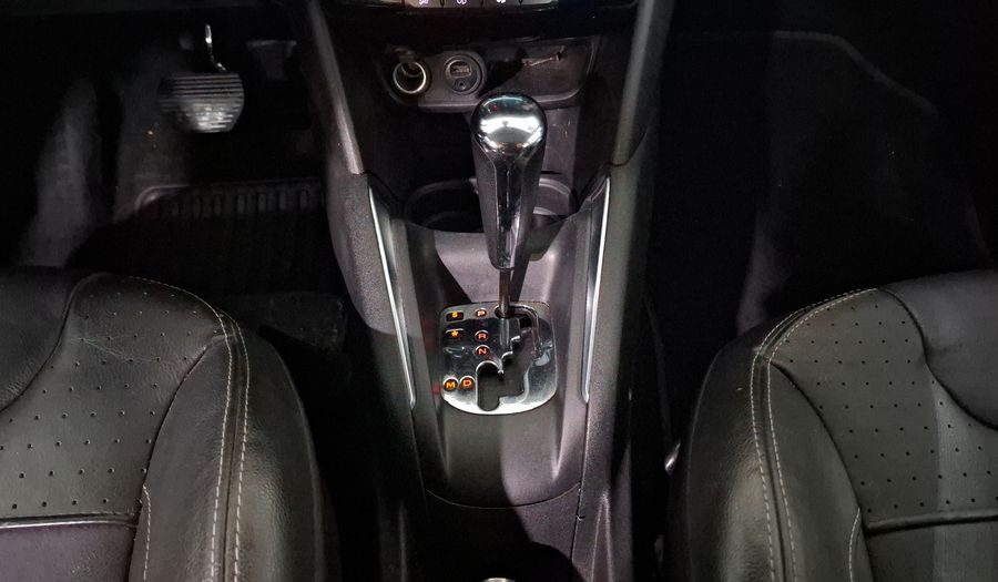 Peugeot 208 1.6 FELINE AT Hatchback 2015