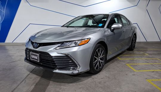 Toyota • Camry