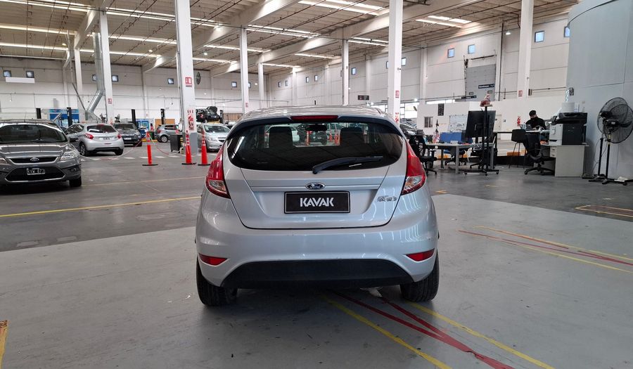 Ford Fiesta Kinetic Design 1.6 SE Hatchback 2015