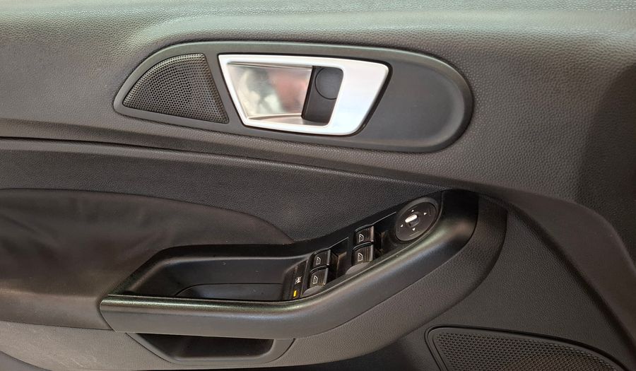 Ford Fiesta Kinetic Design 1.6 SE Hatchback 2015
