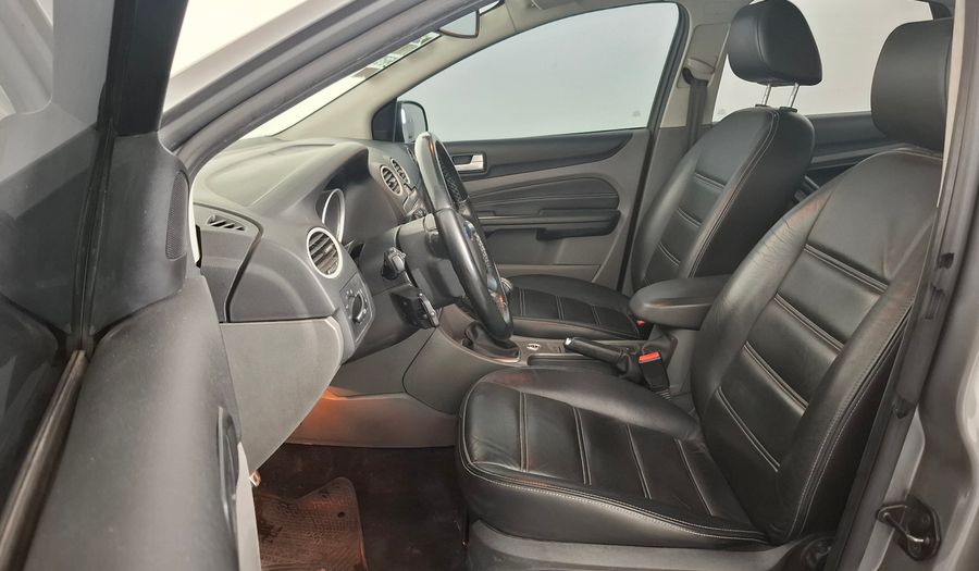 Ford Focus Ii 2.0 GHIA Sedan 2012