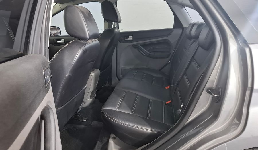 Ford Focus Ii 2.0 GHIA Sedan 2012