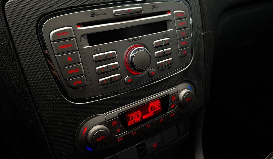 Ford Focus Ii 2.0 GHIA Sedan 2012