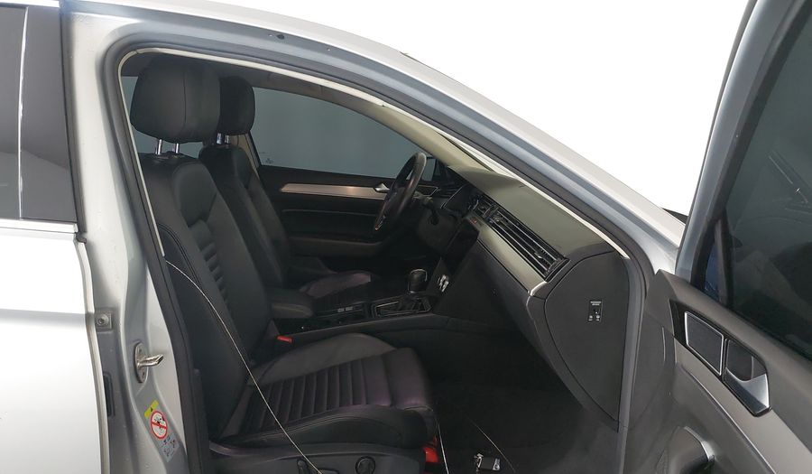 Volkswagen Passat TSI BLUEMOTION HIGHLINE DSG Sedan 2018