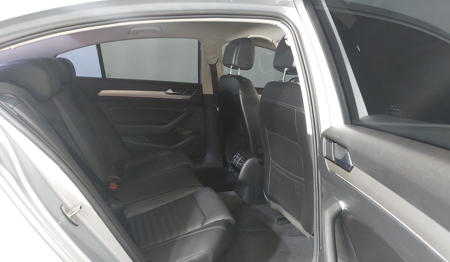 Volkswagen Passat TSI BLUEMOTION HIGHLINE DSG Sedan 2018