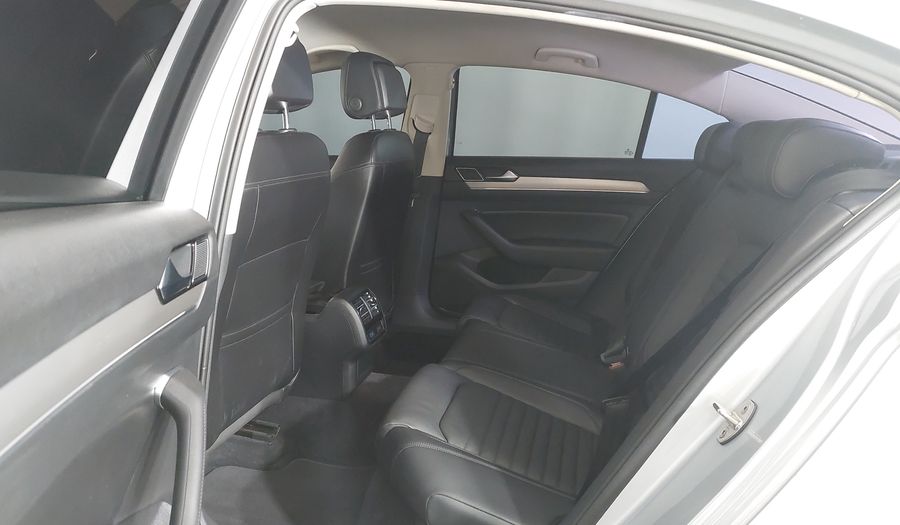 Volkswagen Passat TSI BLUEMOTION HIGHLINE DSG Sedan 2018