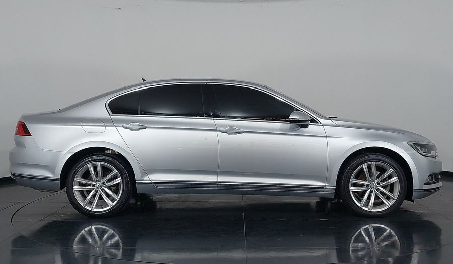Volkswagen Passat TSI BLUEMOTION HIGHLINE DSG Sedan 2018