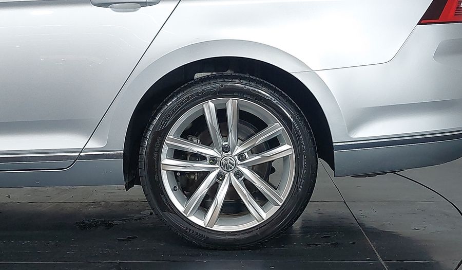 Volkswagen Passat TSI BLUEMOTION HIGHLINE DSG Sedan 2018