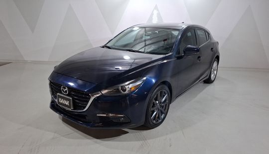 2017 • 76,328 km • Automático