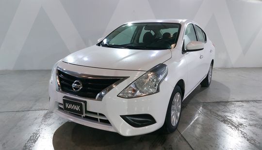 Nissan • Versa